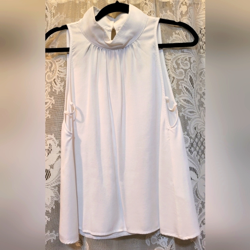 Free People Size M Elegant White Sleeveless Top